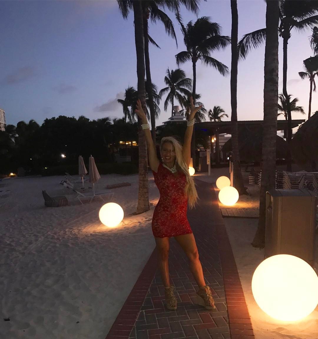 Shawn rene zimmerman health fitness fashion dresses fitness model fitness modeling Aruba beach 